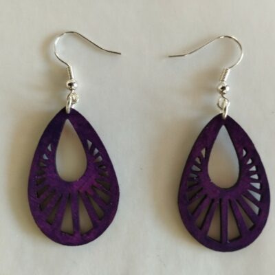 Boucles d’oreilles pendantes Faëbella – bois léger découpé au laser, finition colorée, création artisanale pour femme