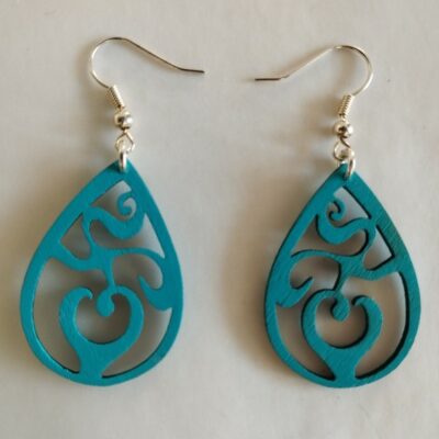 boucles d'oreilles turquoise en forme de larme, ornées de motifs tourbillonnants ajourés