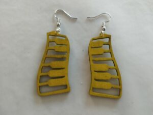 Boucles d'oreilles jaunes en forme de clavier de piano