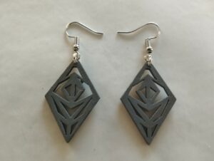 Boucles d'oreilles geometriques grises losange