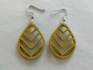 Boucles d'oreilles jaune forme de goutte rempli de 4 chevrons