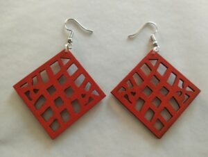 Boucles d’oreilles au design exotique inspiré d’une grille hindoue, parfaites pour sublimer votre tenue avec une touche de mystère et d’aventure.