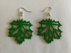 Boucles d'oreilles verets forme feuille d'erable