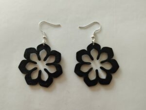 Boucles d'oreilles noires aspect fleur