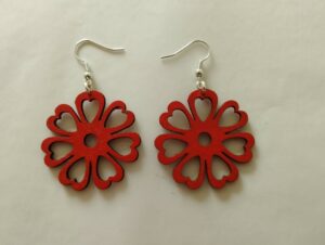 Boucles d'oreilles rouges fleur avec petales en forme de coeur